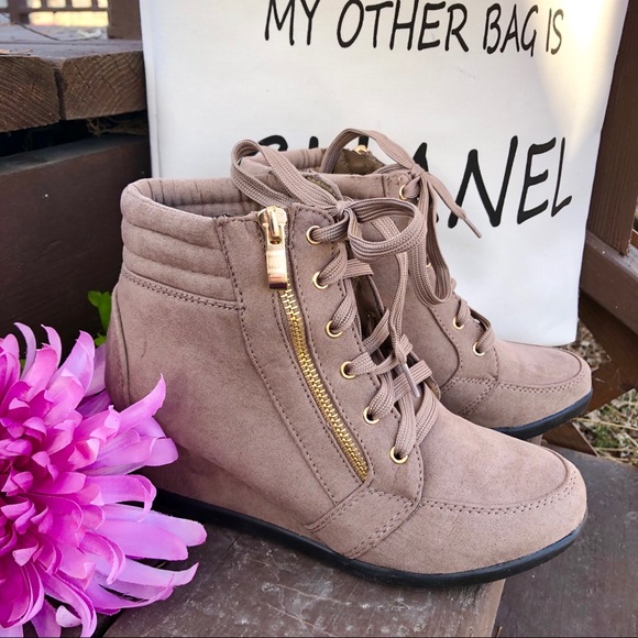 New! Lace Up Taupe Wedge Sneaker With Gold Zipper - Picture 3 of 8